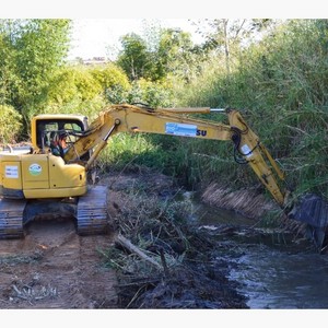 Limpeza e desassoreamento de córregos Limpeza e desassoreamento de córregos
